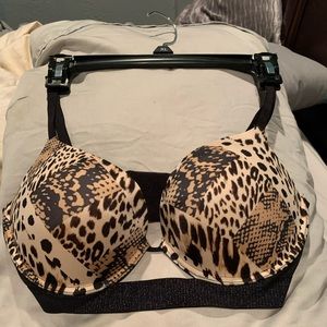 Victoria’s Secret Very Sexy pushup bra